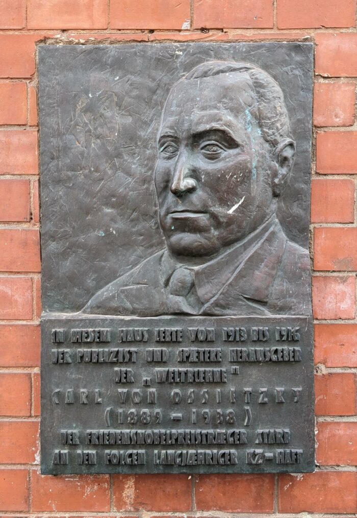 Carl von Ossietzky-Gedenktafel, Schmilinskystrasse 6, Hamburg-St. Georg