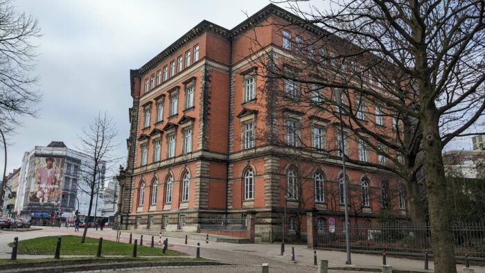 Staats- und Universitätsbibliothek Hamburg Carl von Ossietzky, Blick auf Grindelallee